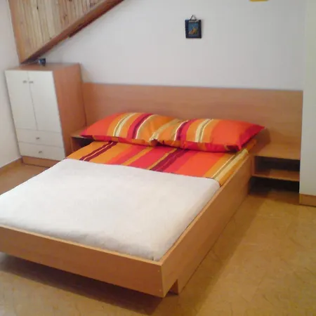 Studio 4374b *